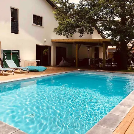Villa Maison Avec Acces Direct Pistes Cyclables, Piscine Et Jacuzzi *