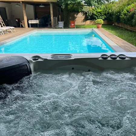 Maison Avec Acces Direct Pistes Cyclables, Piscine Et Jacuzzi Villa *