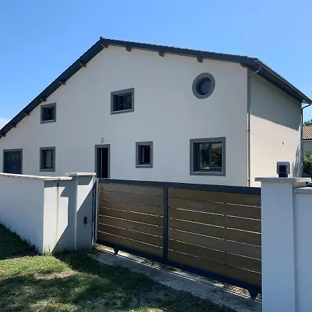 Maison Avec Acces Direct Pistes Cyclables, Piscine Et Jacuzzi Villa