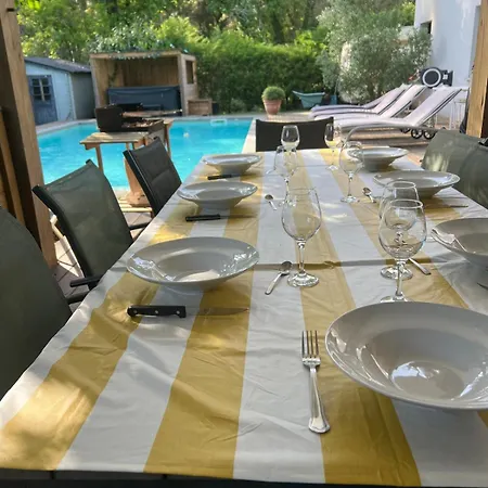 Maison Avec Acces Direct Pistes Cyclables, Piscine Et Jacuzzi