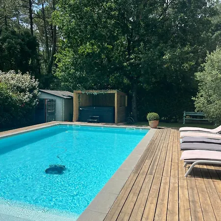 Maison Avec Acces Direct Pistes Cyclables, Piscine Et Jacuzzi Villa *