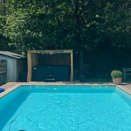 Maison Avec Acces Direct Pistes Cyclables, Piscine Et Jacuzzi *